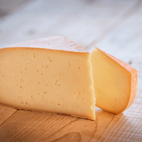 Morceaux de fromage raclette de Savoie IGP